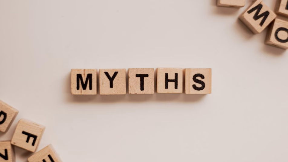 Myths - napis dekoracyjny na klockach drewnianych
